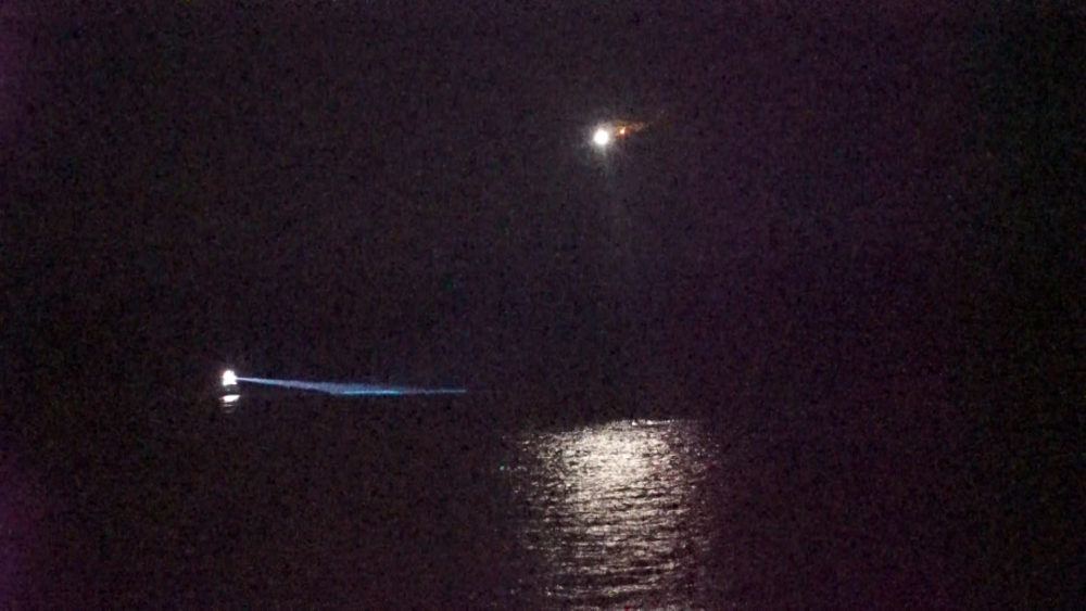 חיפוש אחר טייסי מסוק שנפלו לים מול חופי חיפה (צילום: חי פה)