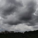 מזג אוויר סוער בחיפה – אלפיס (צילום: חי פה בשטח)