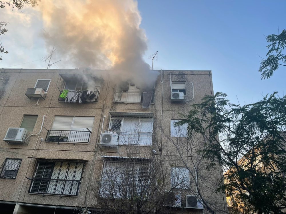 שריפה בדירת מגורים בקרית ביאליק (צילום: כבאות והצלה)