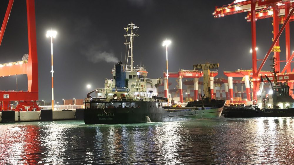 לראשונה עוגנת אוניה בנמל המפרץ (צילום: יריב כרמלי)