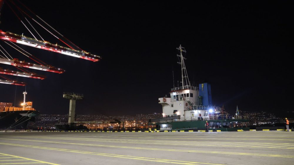 לראשונה עוגנת אוניה בנמל המפרץ (צילום: יריב כרמלי)
