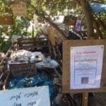 מייצרים קומפוסט בגינת השבשבת (צילום: פנינה מדן)