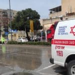 הולכת רגל נפצעה קשה בקריית אתא (צילום: תיעוד מבצעי מד"א) • אמבולנס