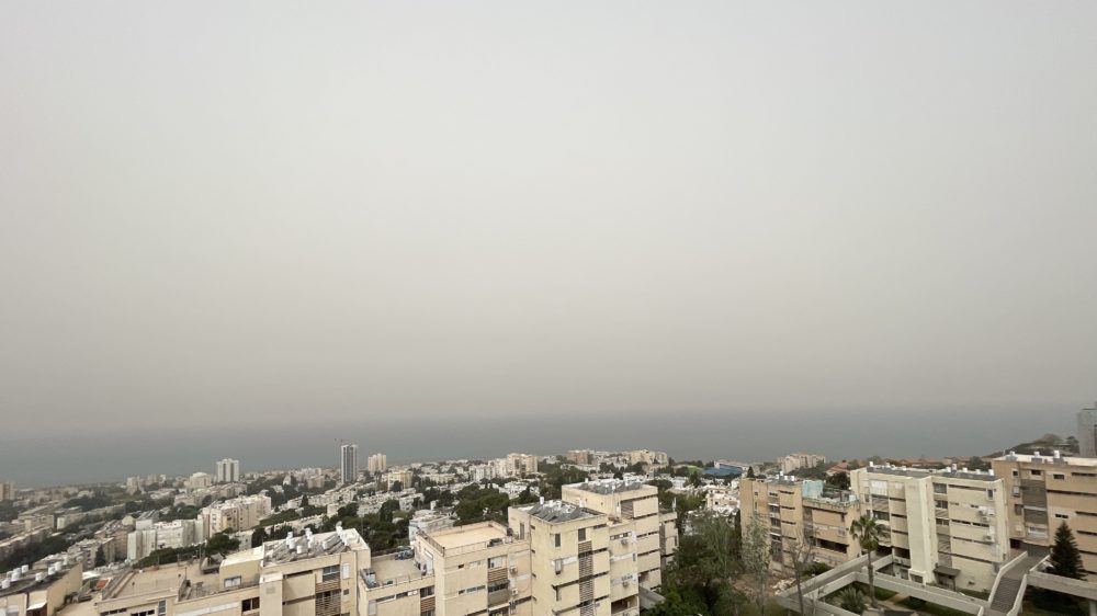 חיפה - אבק באוויר - זיהום אוויר גבוה בכל חלקי הארץ (צילום: ירון כרמי - חי פה)