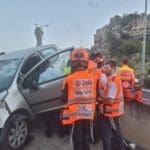 רכב התנגש בגדר ההפרדה בדרך רופין בחיפה (צילום: איחוד הצלה)
