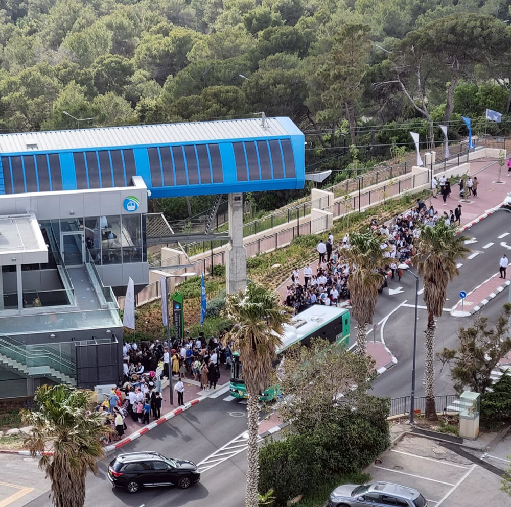 הרכבלית מביאה אלפי אורחים ומבקרים לאוניברסיטה (צילום: יוסי בן-ארצי)