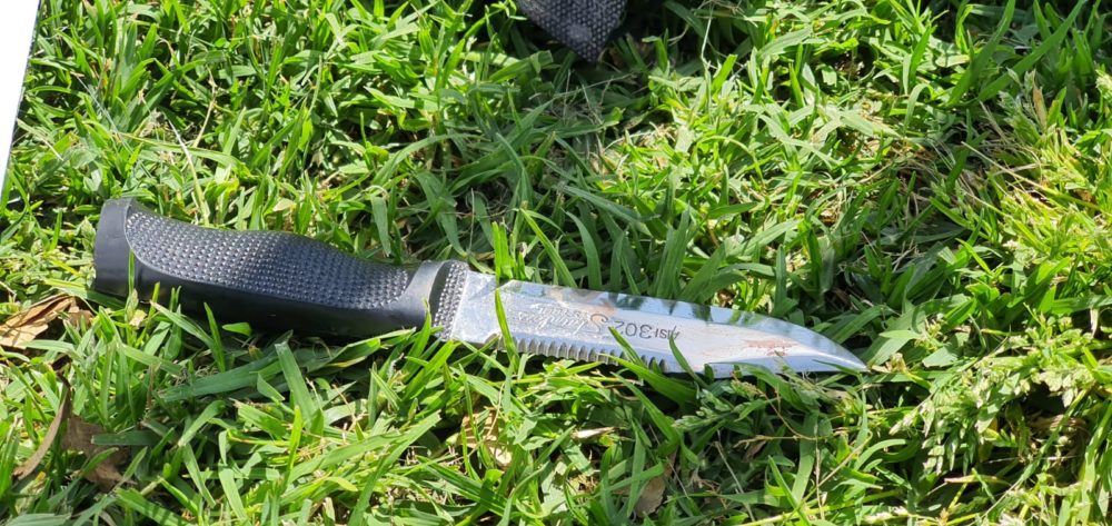 סכין באמצעותה בוצעה דקירה בגן הזיכרון בחיפה - גל הטרור (צילום: משטרת ישראל)