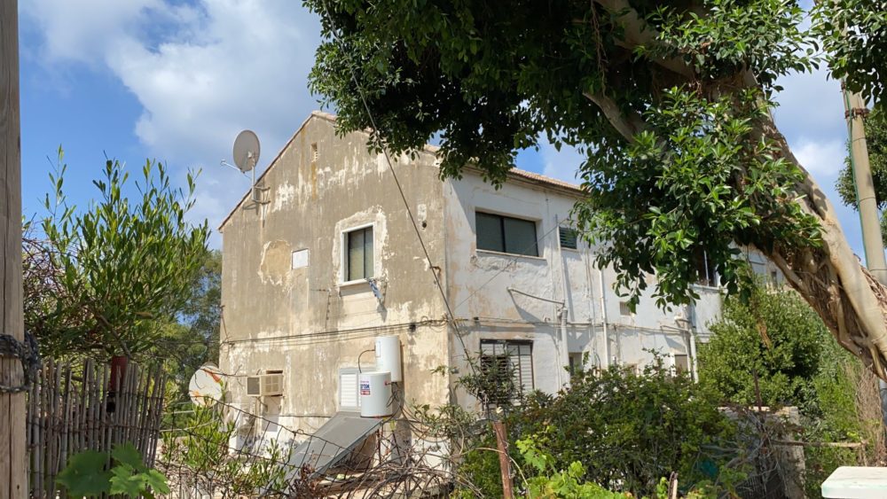 מבנה מתפורר בשכונת נווה דוד בחיפה (צילום: ירון כרמי)