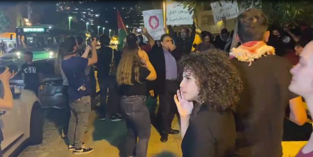 הפגנה פרו-פלסטינית בשדרות בן-גוריון בחיפה (צילום: מיכל ירון)