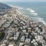 חיפה • שכונת בת גלים וברקע סטלה מריס והכרמל (צילום רחפן: מרום בן אריה)