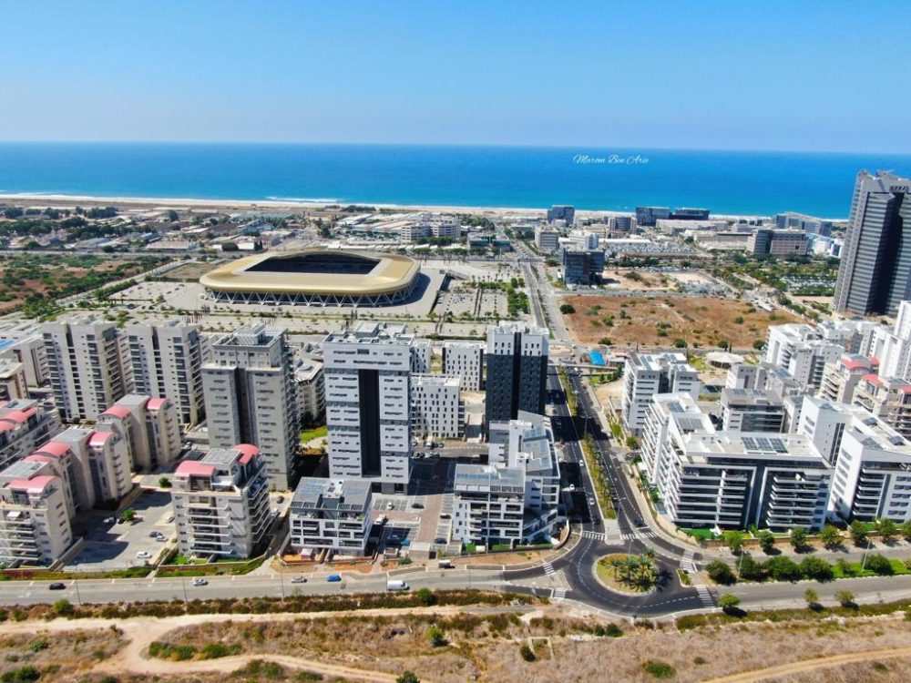 חיפה • שכונת נאות פרס, אצטדיון הכדורגל על שם סמי עופר (צילום רחפן: מרום בן אריה)