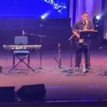 מירי אלוני הופיעה מול אודיטוריום ריק בערב יום העצמאות בחיפה (צילום: יוחנן לפלר)