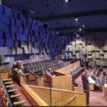 מירי אלוני הופיעה מול אודיטוריום ריק בערב יום העצמאות בחיפה (צילום: יוחנן לפלר)