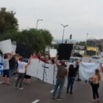 המחאה מול מכלי הדלק של תש"ן (צילום: עליזה ברקן)