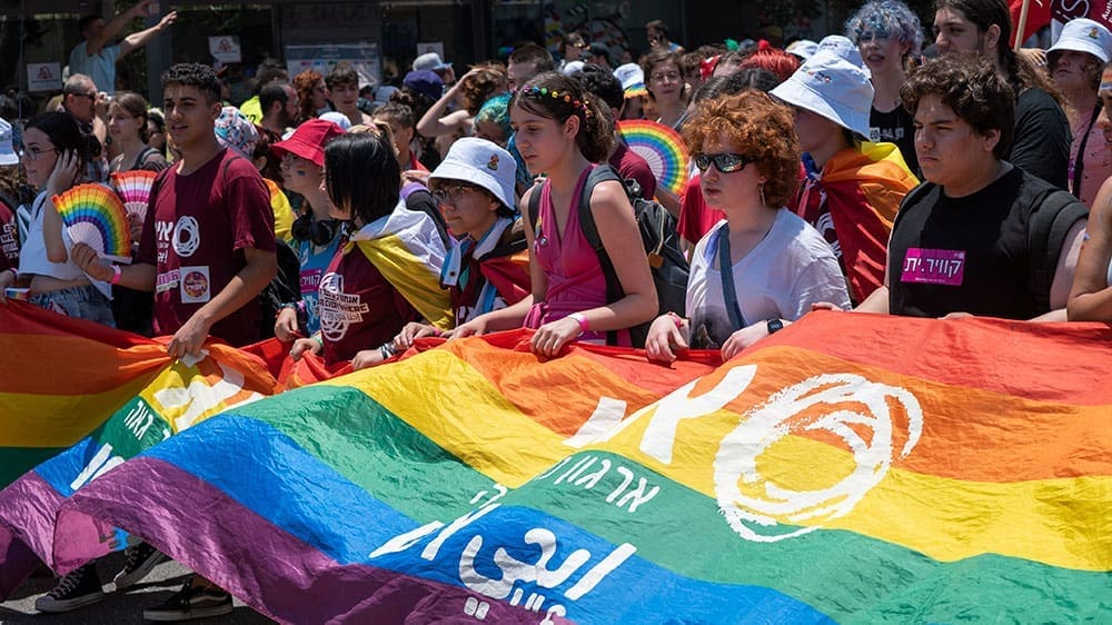 נוער איגי מובילים את מצעד הגאווה בחיפה (צילום: ירון כרמי)