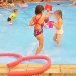 מבליפ בבריכה בחופש הגדול (חי פה)