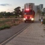 כיבוי שריפה במבנה מגורים בטירת כרמל • אדם נפגע (צילום: כבאות והצלה)