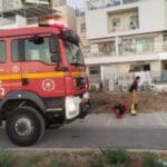 כיבוי שריפה במבנה מגורים בטירת כרמל • אדם נפגע (צילום: כבאות והצלה)