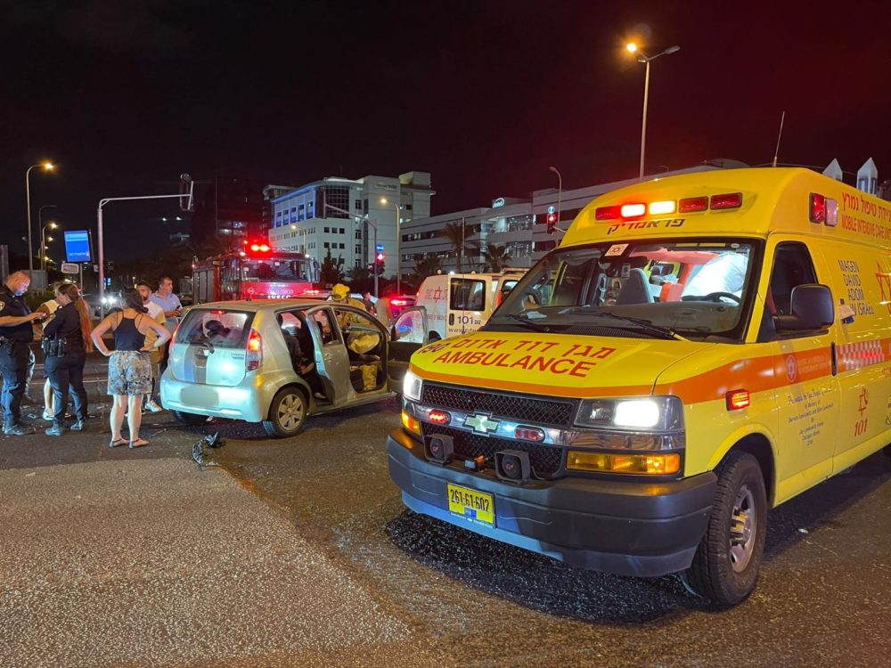 תאונת דרכים בחיפה: (צילום: מדא)
