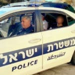 שוטרי תחנת חיפה נער עם צרכים מיוחדים (צילום: שקד ארמה)