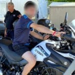 שוטרי תחנת חיפה נער עם צרכים מיוחדים (צילום: שקד ארמה)