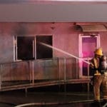 שריפת מבנה במגרש להשכרת רכב בחיפה (צילום: כבאות והצלה)