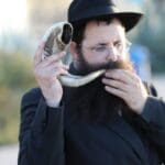 מצוות "תשליך" בחוף בת גלים בחיפה (צילום: דרור שמילוביץ)