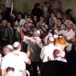 חוגגים את הקפות שמחת תורה עם הרב יהודה גינזבורג – רב חב"ד – הכרמל הצרפתי (צילום: ירון כרמי)