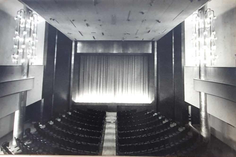 אולם קולנוע "אורה" 1935 (צילום: יצחק קלטר. באדיבות יעל וירון גרנות - אדריכלים)