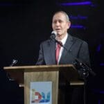 שמעון לנקרי, ראש עיריית עכו, בערב הפתיחה של פסטיבל עכו לתאטרון אחר (צילום: חי פה-TV)