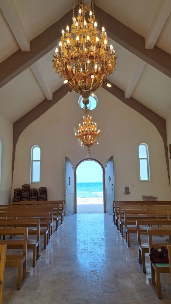 מבט אל הים • הכנסייה ע"ש גאורגיוס הקדוש ברח' יוברט המפרי בחיפה (צילום: רחלי אורבך)