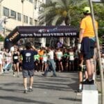 מרוץ המדרגות של חיפה – הזינוק מהעיר התחתית – מאי 2015 (צילום: ירון כרמי)