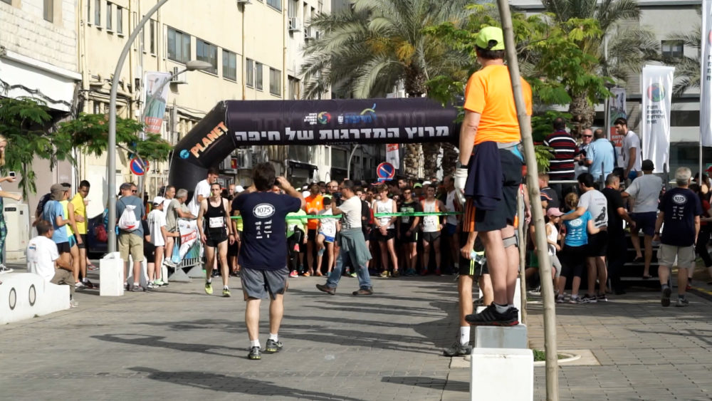 מרוץ המדרגות של חיפה - הזינוק מהעיר התחתית - מאי 2015 (צילום: ירון כרמי)