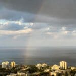 גשם ראשון על הכרמל וקשת מעל הים (צילום: ירון כרמי)