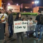 מפגינים במיצג "אל תהיו עיוורים לתעשיית החזירים" – חיפה (צילום: אלונה שרף , חופש לבעלי חיים)