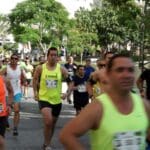 מרוץ המדרגות של חיפה – זינוק המקצה התחרותי מהעיר התחתית – מאי 2015 (צילום: ירון כרמי)