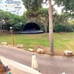 חיפה – מרכז הכרמל – גן האם • בימת הקונכיה (צילום: חי פה בשטח)