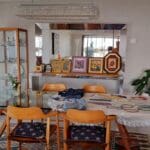 תצוגת עבודות ושרשראות – יעוץ ניהול מחלה אונקולוגית מחד ומאידך עדיים (צילום: רחלי אורבך)