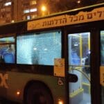 אוטובוס הותקף באבנים גדולות בחיפה (צילום: כרמי פרל)