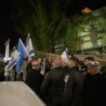 הפגנה מול מוזיאון טיקוטין: "לא לפסטיבל הטרור בחיפה" (צילום: קיריל קארטניק)