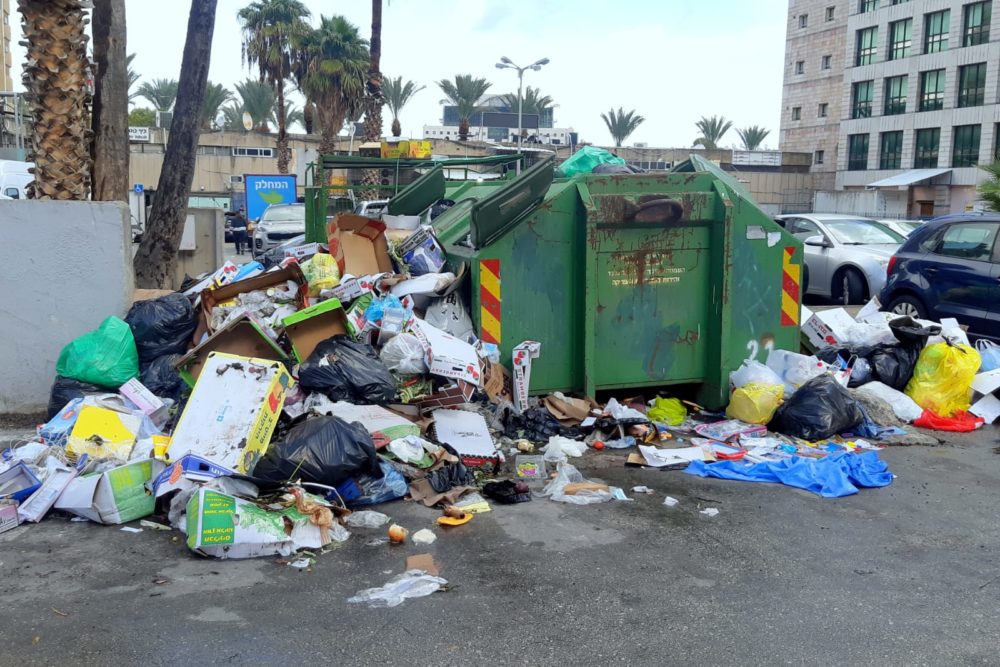 אשפה ברחובות קריית אליעזר בחיפה - שביתה - סכסוך עבודה בעיריית חיפה (צילום: אדיר יזירף)