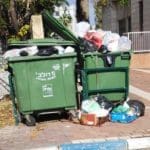 אשפה ברחובות בת גלים בחיפה – שביתה – סכסוך עבודה בעיריית חיפה (צילום: יוסי סלע)