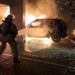 רכב נשרף בחניון בניין מגורים בחיפה (צילום: כבאות והצלה)