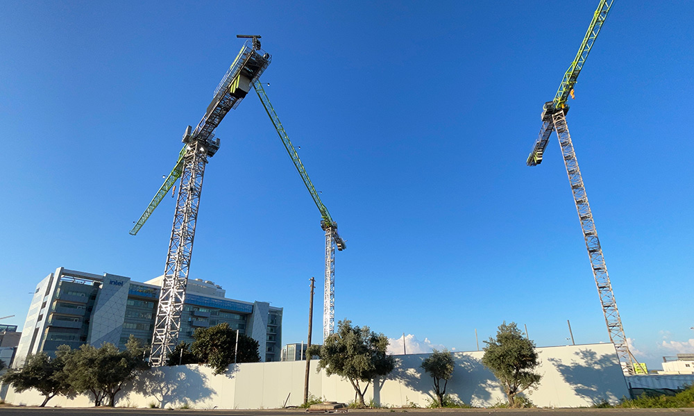 מנופים - בניה חדשה של בניין אינטל - מת"ם - חיפה (צילום: ירון כרמי)