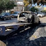 פינוי זירת הרכבים השרופים מרחוב עובדיה (צילום: חי פה-TV)