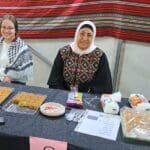 דוכן ובו עוגת הריסה טעימה להפליא – דו קיום חיפאי, אירוע חג החגים בשכונת חליסה (צילום: רחלי אורבך)