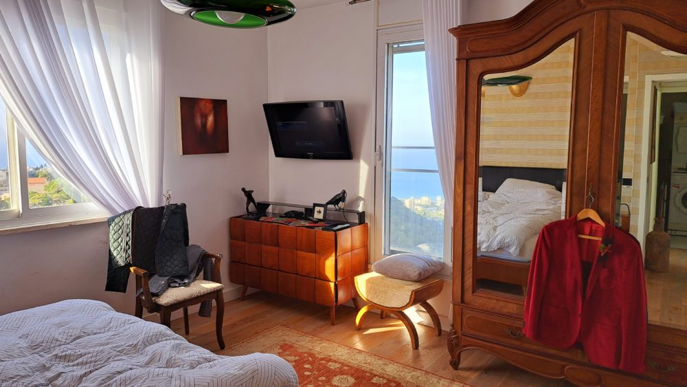 מבט כללי, חדר השינה - בביתו של פאדי נג'אר (מיסד מסעדת דוזאן) (צילום: רחלי אורבך)