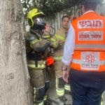 אישה נפגעה בשריפה בבניין מגורים (צילום: כבאות והצלה)