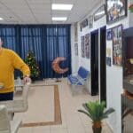 הכנר והמנצח מר אלבר בלאן במרכז למוסיקה יבנה 16- לאחר קונצרט אלכרמל בניצוח אלבר בלאן (צילום: רחלי אורבך)
