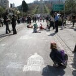 הפיאצה החסרה – אירוע לציון מאה שנה לקבורת הבאב אפריל 2009. מה קורה כשסוגרים את הכיכר (צילום: אדריכלית נעה שק)